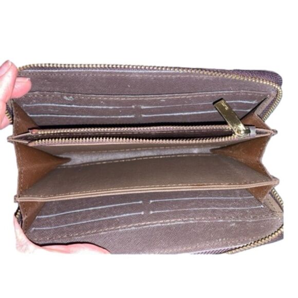 GUCCI NEO VINTAGE SUPREME ZIP AROUND WALLET 8" x 4" - Picture 9 of 10